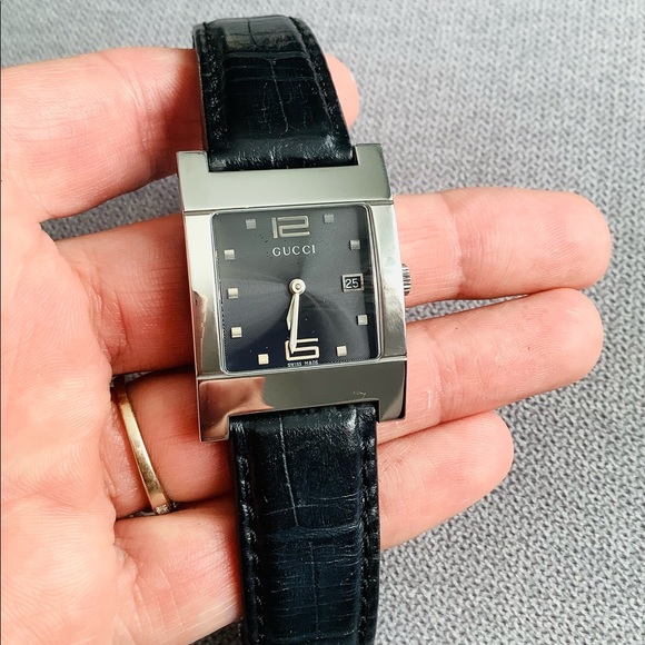 GORGEOUS Mens GUCCI BLACK dial watch 🔥🔥 - Picture 2 of 14